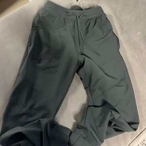 Men’s small Under Armour pants
